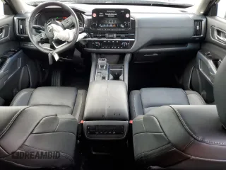 2025 Nissan Pathfinder SL z VIN 5N1DR3CA5SC229171, wystawiony jako Copart lot #58738255 z przebiegiem 3551 mil mil oraz Tytuł czysty. Historia ofert i sprzedaży dostępna na DreamBid. Obrazek 8.