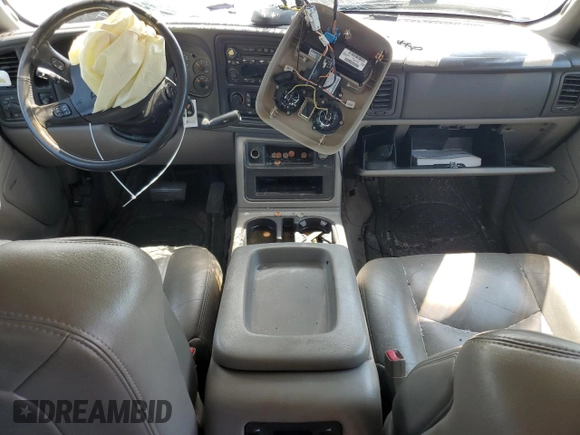 2004 Chevrolet Tahoe LS z VIN 1GNEC13Z14R277634, wystawiony jako Copart lot #56374955 z przebiegiem 247 285 mil mil oraz Szkoda całkowita • Salvage title. Historia ofert i sprzedaży dostępna na DreamBid. Obrazek 8.