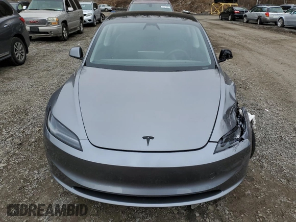 2025 Tesla Model 3 Long Range z VIN 5YJ3E1EA1SF906894, wystawiony jako Copart lot #49925085 z przebiegiem 3 477 mil mil oraz Szkoda całkowita • Salvage title. Historia ofert i sprzedaży dostępna na DreamBid. Obrazek 5.