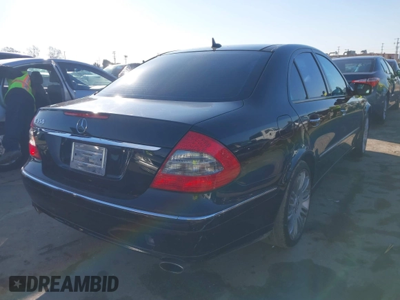 2007 Mercedes-Benz E-Class 3.5L with VIN WDBUF56X97B132401, listed as a IAAI auction lot 41601945 with 174,896 mi miles. Bid and sale history available at carsss.com. Image 4.