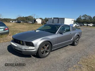 2007 Ford Mustang Deluxe with VIN 1ZVFT80N975342231, listed as a Copart auction lot 88990895 with 175,676 mi miles and Clean Title. Bid and sale history available at carsss.com. Image 2.