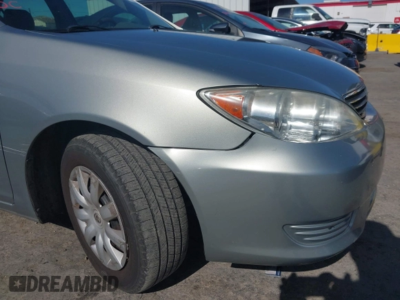 2005 Toyota Camry LE z VIN 4T1BE30K65U592500, wystawiony jako IAAI lot #42373718 z przebiegiem 189 054 mil mil oraz . Historia ofert i sprzedaży dostępna na DreamBid. Obrazek 17.