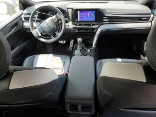 2025 Toyota Camry LE z VIN 4T1DAACKXSU089259, wystawiony jako Copart lot #59180765 z przebiegiem 9 242 mil mil oraz Czysty tytuł • Clean title. Historia ofert i sprzedaży dostępna na DreamBid. Obrazek 8.