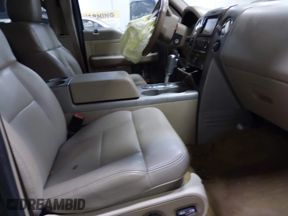 2004 Ford F-150 XLT with VIN 1FTPW14584KB43877, listed as a IAAI auction lot 41092424 with 237,990 mi miles. Bid and sale history available at carsss.com. Image 5.