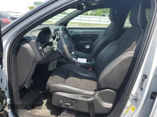 2021 Volvo XC40 R-Design with VIN YV4162UM7M2447377, listed as a Copart auction lot 59814333 with 47,225 mi miles and . Bid and sale history available at DreamBid. Image 7.