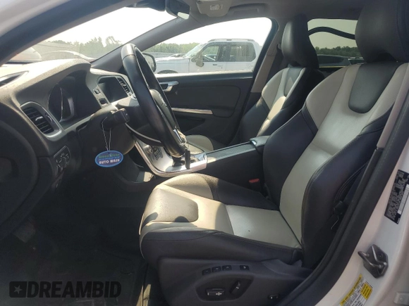 2018 Volvo V60 with VIN YV440MWKXJ2059075, listed as a Copart auction lot 60654775 with 58,040 mi miles and Salvage title. Bid and sale history available at DreamBid. Image 7.