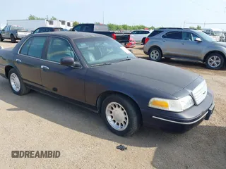 2000 Ford Crown Victoria LX z VIN 2FAFP74W4YX188831, wystawiony jako IAAI lot #41221337 z przebiegiem 169 380 mil mil oraz . Historia ofert i sprzedaży dostępna na DreamBid. Obrazek 1.