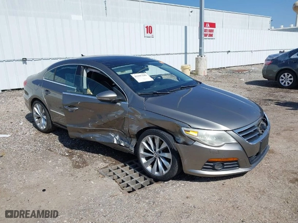 2009 Volkswagen CC VR6 Sport with VIN WVWEU73CX9E514415, listed as a IAAI auction lot 41597199 with 135,041 mi miles. Bid and sale history available at carsss.com. Image 1.
