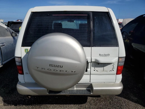 2000 Isuzu Trooper S z VIN JACDS58XXY7J11716, wystawiony jako Copart lot #76685304 z przebiegiem 92 828 mil mil oraz Nie do naprawy. Historia ofert i sprzedaży dostępna na DreamBid. Obrazek 6.