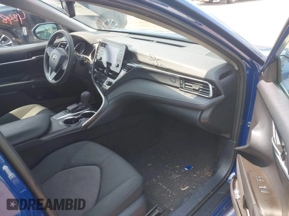 2023 Toyota Camry LE z VIN 4T1R11AK9PU180068, wystawiony jako IAAI lot #42483656 z przebiegiem 59 312 mil mil oraz . Historia ofert i sprzedaży dostępna na DreamBid. Obrazek 5.