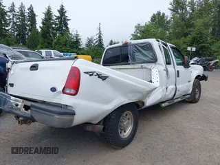 2004 Ford Super Duty F-250 XL with VIN 1FTNX21PX4EA25232, listed as a IAAI auction lot 39570173 with 246,165 mi miles. Bid and sale history available at carsss.com. Image 4.