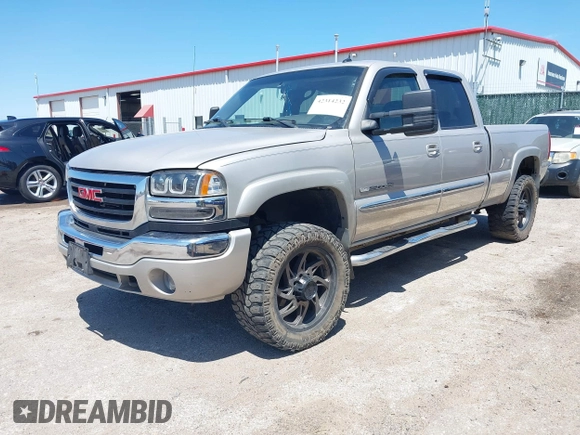2005 GMC Sierra 2500HD Work Truck with VIN 1GTHC23U95F806475, listed as a IAAI auction lot 42314232 with Not provided miles and . Bid and sale history available at DreamBid. Image 17.
