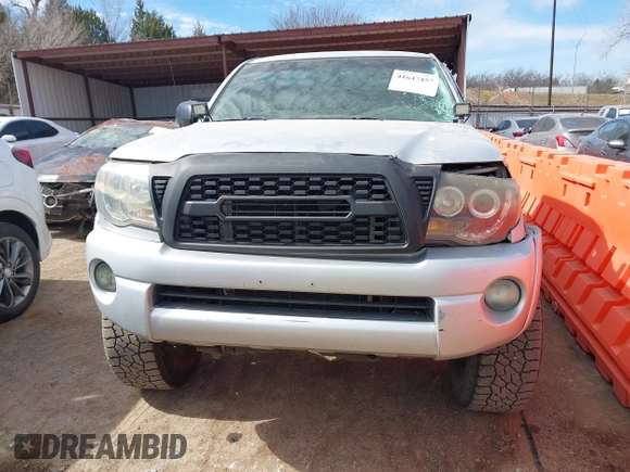 2006 Toyota Tacoma PreRunner z VIN 5TEJU62N56Z317981, wystawiony jako IAAI lot #41647457 z przebiegiem 254 512 mil mil oraz . Historia ofert i sprzedaży dostępna na DreamBid. Obrazek 12.