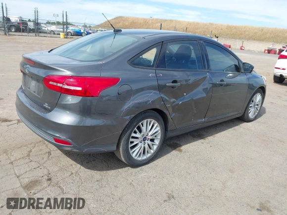 2018 Ford Focus SE z VIN 1FADP3F20JL327186, wystawiony jako IAAI lot #42271070 z przebiegiem 131 511 mil mil oraz . Historia ofert i sprzedaży dostępna na DreamBid. Obrazek 4.
