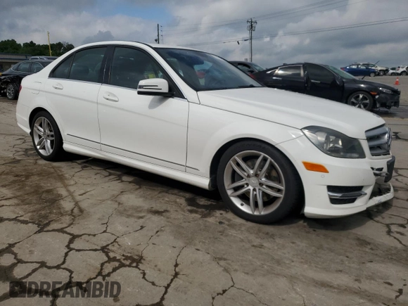 2013 Mercedes-Benz C 300 Sport z VIN WDDGF8AB3DA788872, wystawiony jako Copart lot #56325655 z przebiegiem 173 183 mil mil oraz Szkoda całkowita • Salvage title. Historia ofert i sprzedaży dostępna na DreamBid. Obrazek 4.