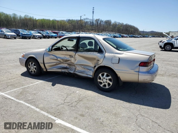1999 Toyota Camry LE z VIN JT2BF22KXX0230830, wystawiony jako Copart lot #52253985 z przebiegiem 151 758 mil mil oraz Szkoda całkowita • Salvage title. Historia ofert i sprzedaży dostępna na DreamBid. Obrazek 2.