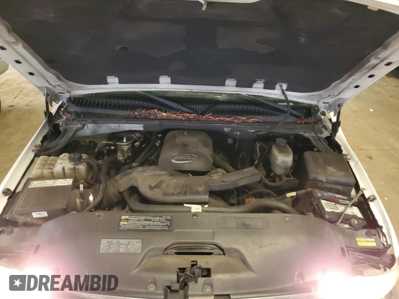 2004 GMC Yukon SLE with VIN 1GKEK13TX4J244318, listed as a Copart auction lot 82329764 with 172,216 mi miles and Salvage Title. Bid and sale history available at carsss.com. Image 12.