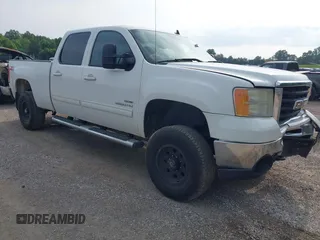 2009 GMC Sierra 2500HD SLT z VIN 1GTHK63679F176909, wystawiony jako IAAI lot #42290700 z przebiegiem 193 226 mil mil oraz . Historia ofert i sprzedaży dostępna na DreamBid. Obrazek 1.