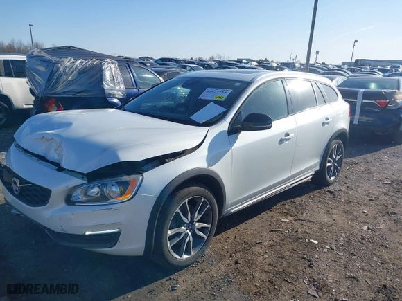 2016 Volvo V60 Cross Country T5 with VIN YV4612HK7G1008879, listed as a IAAI auction lot 41827758 with 144,925 mi miles. Bid and sale history available at carsss.com. Image 17.