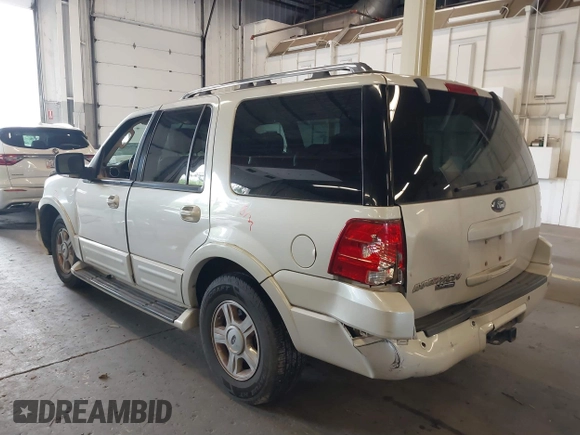 2005 Ford Expedition Limited with VIN 1FMFU20585LA92398, listed as a IAAI auction lot 40339627 with 154,554 mi miles. Bid and sale history available at carsss.com. Image 3.