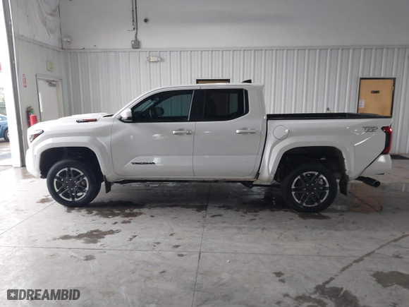 2024 Toyota Tacoma 4WD SR5 with VIN 3TMLB5JN8RM035278, listed as a IAAI auction lot 41789088 with 10,695 mi miles. Bid and sale history available at carsss.com. Image 14.