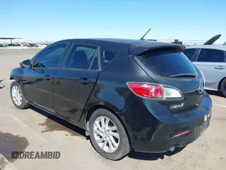 2012 Mazda 3 i Touring z VIN JM1BL1L87C1593877, wystawiony jako IAAI lot #41839090 z przebiegiem 175 624 mil mil oraz . Historia ofert i sprzedaży dostępna na DreamBid. Obrazek 3.