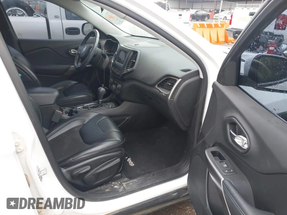 2019 Jeep Cherokee Latitude Plus z VIN 1C4PJLLB3KD151355, wystawiony jako IAAI lot #42128836 z przebiegiem 94 753 mil mil oraz . Historia ofert i sprzedaży dostępna na DreamBid. Obrazek 5.