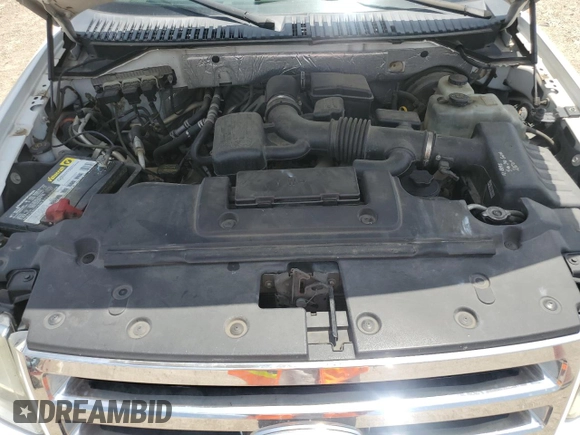 2013 Ford Expedition XLT with VIN 1FMJU1H56DEF26541, listed as a Copart auction lot 63206605 with 215,793 mi miles and Salvage title. Bid and sale history available at DreamBid. Image 12.