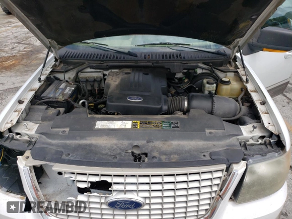 2004 Ford Expedition Eddie Bauer z VIN 1FMRU17W74LA68372, wystawiony jako Copart lot #56393515 z przebiegiem 220 044 mil mil oraz Szkoda całkowita • Salvage title. Historia ofert i sprzedaży dostępna na DreamBid. Obrazek 12.