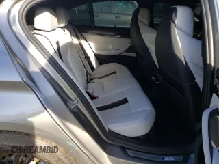 2018 BMW M5 z VIN WBSJF0C56JB282086, wystawiony jako Copart lot #37483454 z przebiegiem Nie podano mil oraz Szkoda całkowita • Salvage title. Historia ofert i sprzedaży dostępna na DreamBid. Obrazek 10.