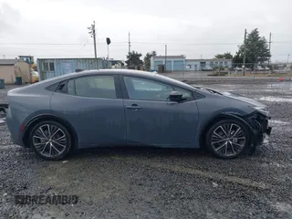 2024 Toyota Prius LE z VIN JTDADABU4R3015000, wystawiony jako IAAI lot #41147221 z przebiegiem 4 411 mil mil oraz . Historia ofert i sprzedaży dostępna na DreamBid. Obrazek 14.