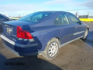 2002 Volvo S60 with VIN YV1RS61R422109693, listed as a IAAI auction lot 41523392 with 231,351 mi miles. Bid and sale history available at carsss.com. Image 4.