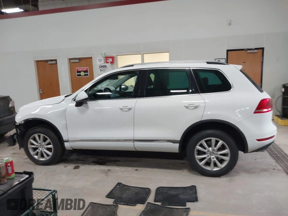 2014 Volkswagen Touareg Sport with VIN WVGEF9BP6ED005007, listed as a IAAI auction lot 41757033 with Not Provided miles and . Bid and sale history available at DreamBid. Image 14.