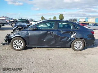 2021 Kia Forte LXS with VIN 3KPF24AD9ME301716, listed as a IAAI auction lot 40767290 with 1 mi miles. Bid and sale history available at carsss.com. Image 14.