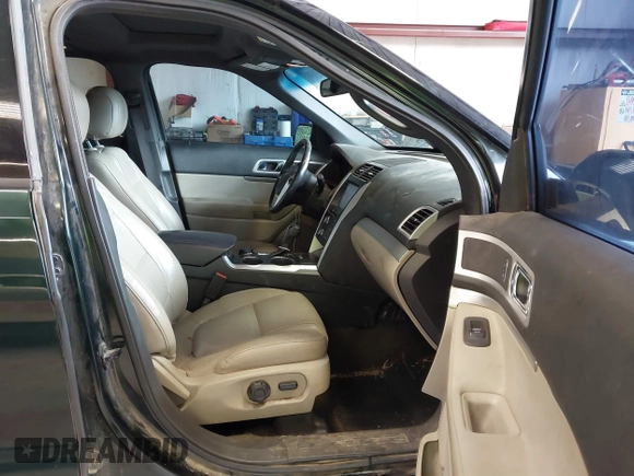 2013 Ford Explorer XLT with VIN 1FM5K8D88DGC37309, listed as a IAAI auction lot 40073755 with 226,883 mi miles and . Bid and sale history available at carsss.com. Image 5.