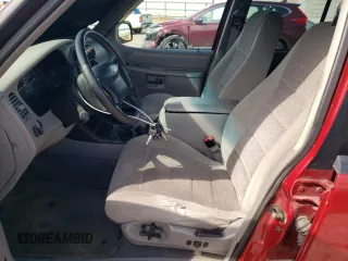 2000 Ford Explorer XLT z VIN 1FMZU73E9YZC08330, wystawiony jako Copart lot #50385865 z przebiegiem 157 065 mil mil oraz Szkoda całkowita • Salvage title. Historia ofert i sprzedaży dostępna na DreamBid. Obrazek 7.