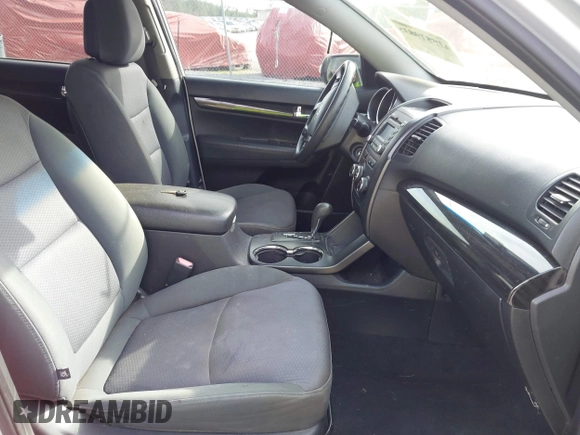 2013 Kia Sorento LX with VIN 5XYKT4A25DG389063, listed as a IAAI auction lot 41581301 with 167,726 mi miles. Bid and sale history available at carsss.com. Image 5.