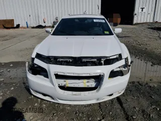 2014 Chrysler 300 S with VIN 2C3CCABG3EH103232, listed as a Copart auction lot 51440235 with 78,093 mi miles and Salvage Title. Bid and sale history available at DreamBid. Image 5.