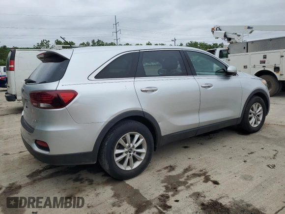 2019 Kia Sorento LX z VIN 5XYPG4A52KG489297, wystawiony jako Copart lot #58671535 z przebiegiem 108 750 mil mil oraz Czysty tytuł • Clean title. Historia ofert i sprzedaży dostępna na DreamBid. Obrazek 3.