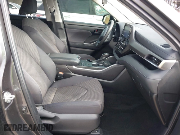 2022 Toyota Highlander L with VIN 5TDCZRAH1NS103623, listed as a IAAI auction lot 42233144 with 41,749 mi miles and . Bid and sale history available at DreamBid. Image 5.