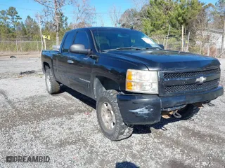 2008 Chevrolet Silverado 1500 Work Truck with VIN 1GCEC19C48Z293618, listed as a IAAI auction lot 41453579 with 323,512 mi miles. Bid and sale history available at carsss.com. Image 1.