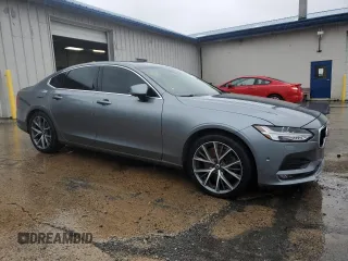 2017 Volvo S90 Momentum with VIN YV1A22MKXH1010945, listed as a Copart auction lot 47879115 with 104,831 mi miles and Clean Title. Bid and sale history available at DreamBid. Image 4.