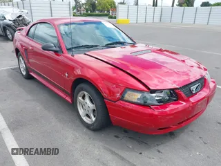 2002 Ford Mustang Standard z VIN 1FAFP40412F133601, wystawiony jako IAAI lot #42225034 z przebiegiem 61 568 mil mil oraz . Historia ofert i sprzedaży dostępna na DreamBid. Obrazek 1.