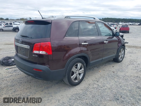 2013 Kia Sorento EX with VIN 5XYKU4A21DG312753, listed as a IAAI auction lot 41033124 with 197,459 mi miles and . Bid and sale history available at carsss.com. Image 4.
