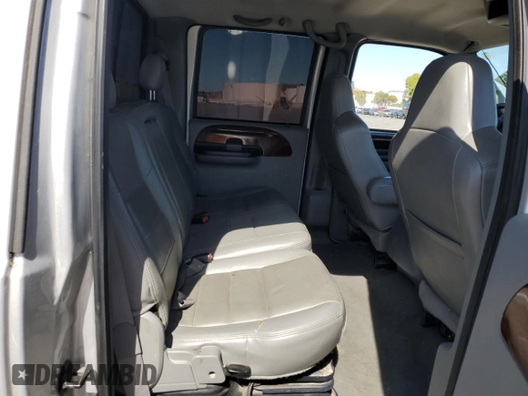2006 Ford F-250 XL z VIN 1FTSW20P26ED39578, wystawiony jako Copart lot #59006245 z przebiegiem 241 298 mil mil oraz Szkoda całkowita • Salvage title. Historia ofert i sprzedaży dostępna na DreamBid. Obrazek 10.