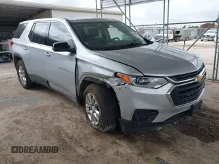 2021 Chevrolet Traverse LS z VIN 1GNERFKWXMJ232175, wystawiony jako IAAI lot #42080898 z przebiegiem 59 751 mil mil oraz . Historia ofert i sprzedaży dostępna na DreamBid. Obrazek 1.
