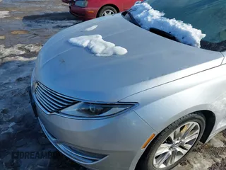 2014 Lincoln MKZ z VIN 3LN6L2G99ER825605, wystawiony jako IAAI lot #41296771 z przebiegiem 195 838 mil mil oraz . Historia ofert i sprzedaży dostępna na DreamBid. Obrazek 6.