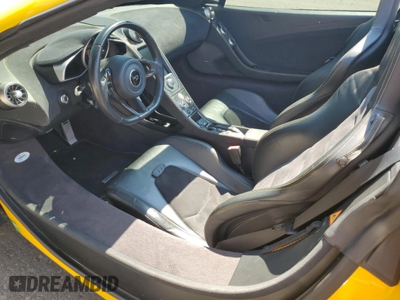 2016 McLaren 650S z VIN SBM11FAA6GW006251, wystawiony jako Copart lot #70628064 z przebiegiem 13 452 mil mil oraz Szkody całkowita. Historia ofert i sprzedaży dostępna na DreamBid. Obrazek 7.