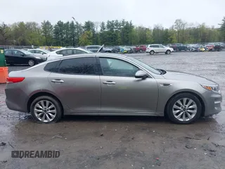 2016 Kia Optima EX z VIN 5XXGU4L3XGG085728, wystawiony jako IAAI lot #42179434 z przebiegiem 93 589 mil mil oraz . Historia ofert i sprzedaży dostępna na DreamBid. Obrazek 13.