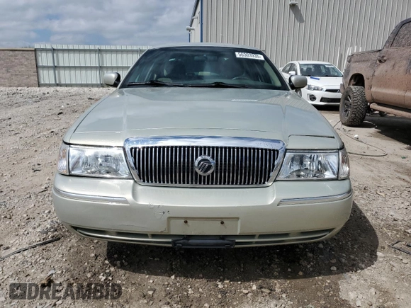 2004 Mercury Grand Marquis GS z VIN 2MEFM74W94X601693, wystawiony jako Copart lot #56303935 z przebiegiem 98 674 mil mil oraz Czysty tytuł • Clean title. Historia ofert i sprzedaży dostępna na DreamBid. Obrazek 5.